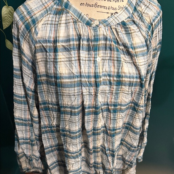Old Navy Women's Blue and White Checkered Blouse - Picture 2 of 7